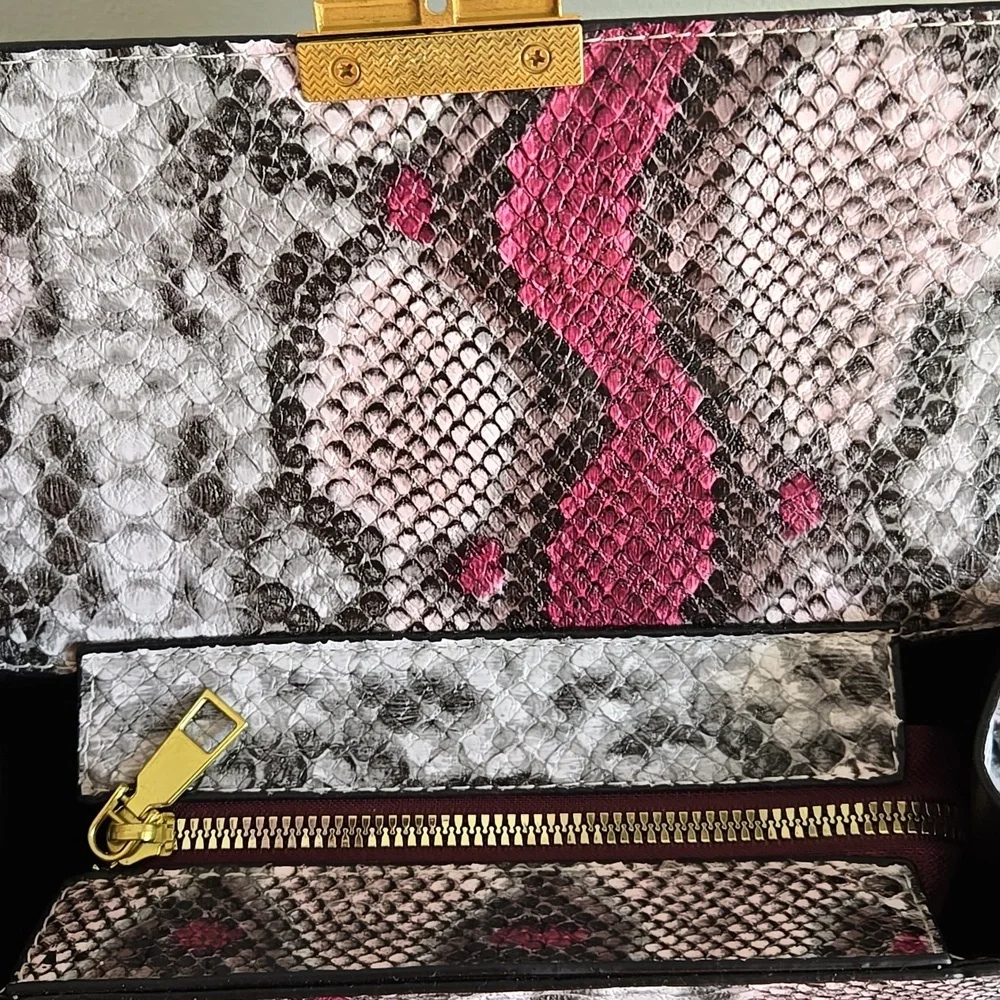 Unbranded elegant snakeskin